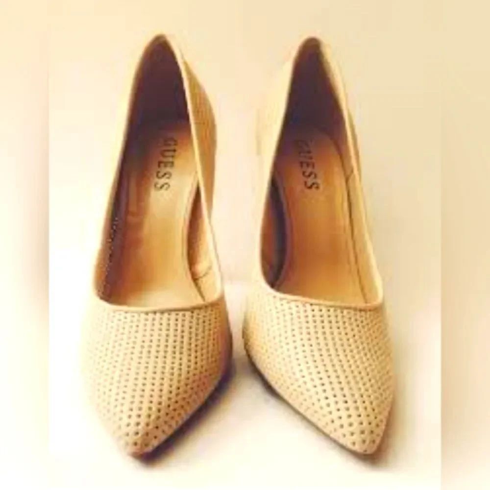 GUESS Women's Cream Heels